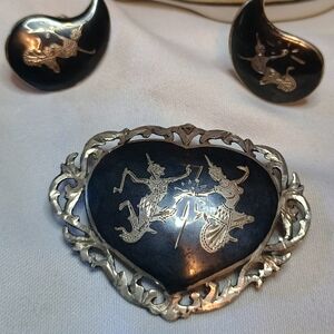Elegant Silver and Black Heart Brooch